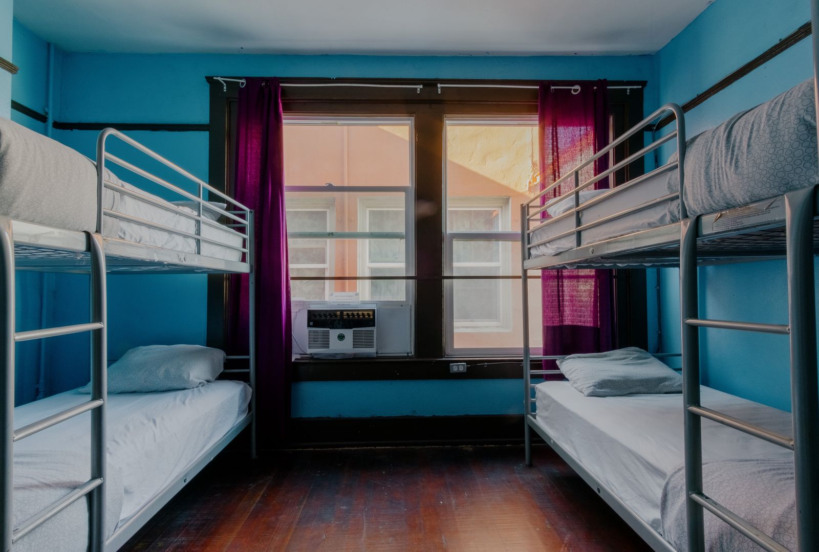 Two bed dorm at Lucky D's Hostel San Diego